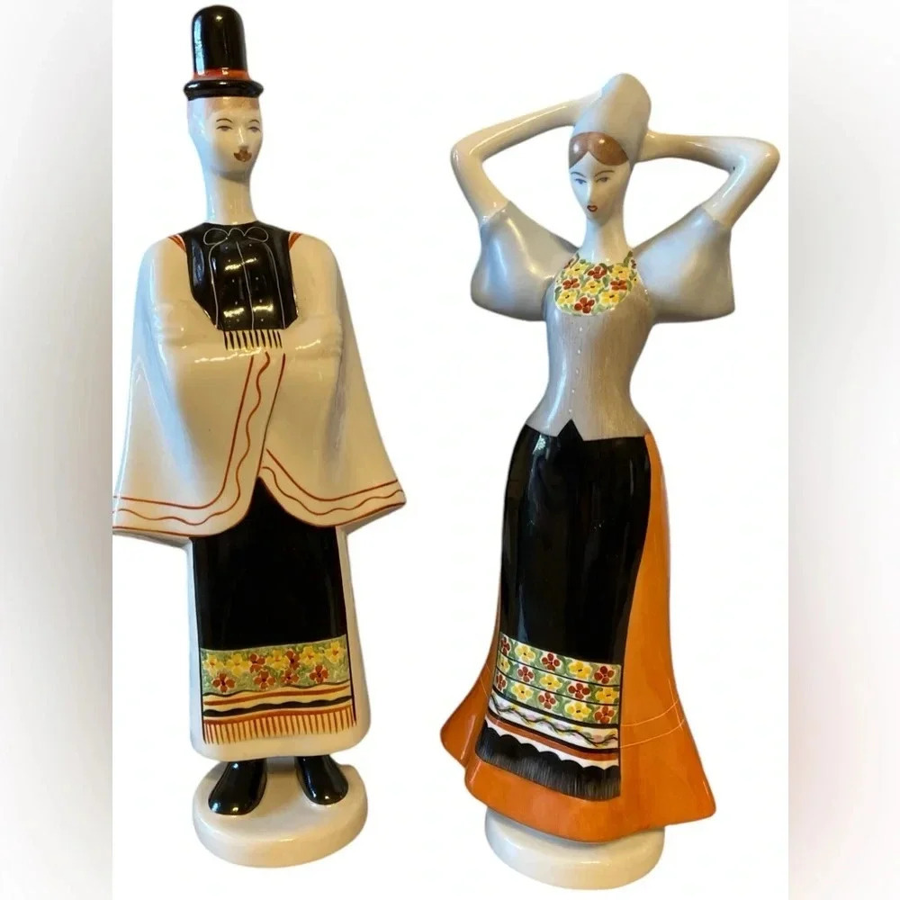 Pair of 2 Budapest dancers. Porcelain, vintage​